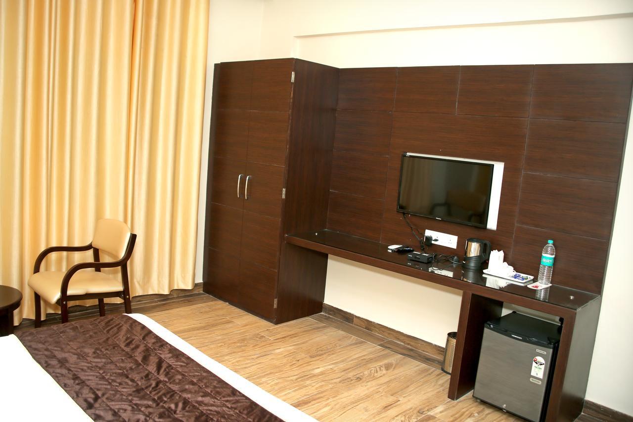 Hotel Lavanya Palace Ratlam Ngoại thất bức ảnh