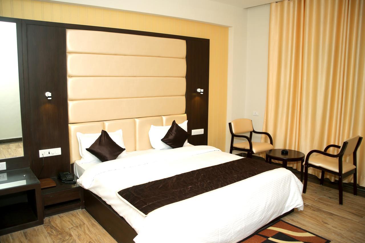 Hotel Lavanya Palace Ratlam Ngoại thất bức ảnh