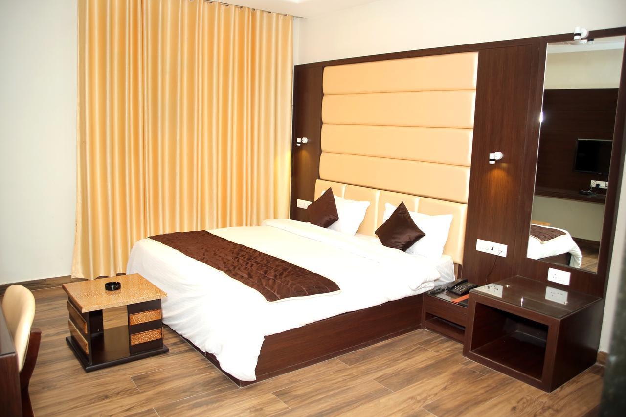 Hotel Lavanya Palace Ratlam Ngoại thất bức ảnh