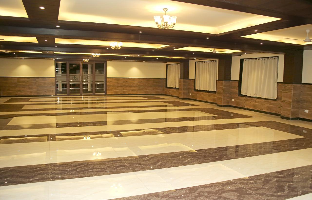 Hotel Lavanya Palace Ratlam Ngoại thất bức ảnh