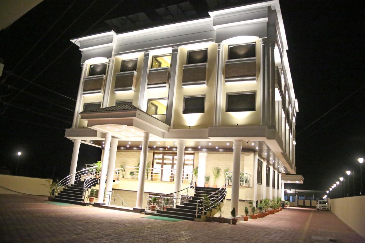 Hotel Lavanya Palace Ratlam Ngoại thất bức ảnh