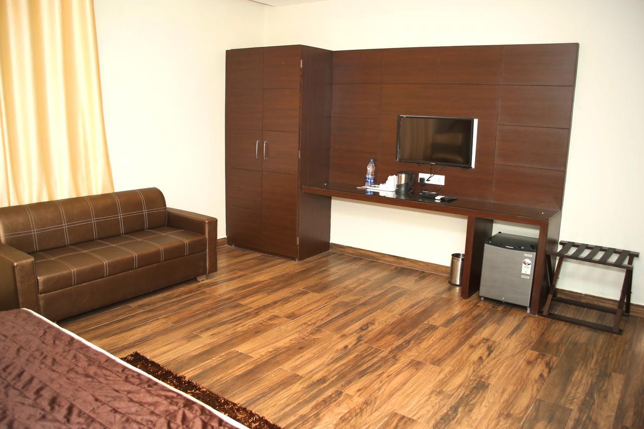 Hotel Lavanya Palace Ratlam Ngoại thất bức ảnh