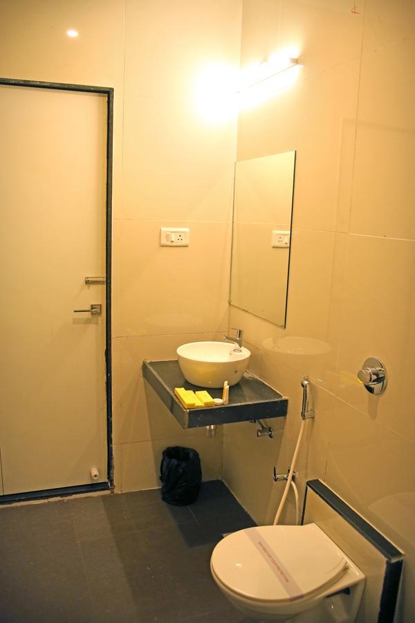Hotel Lavanya Palace Ratlam Ngoại thất bức ảnh