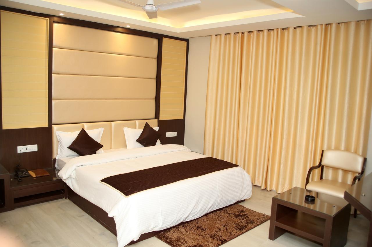 Hotel Lavanya Palace Ratlam Ngoại thất bức ảnh