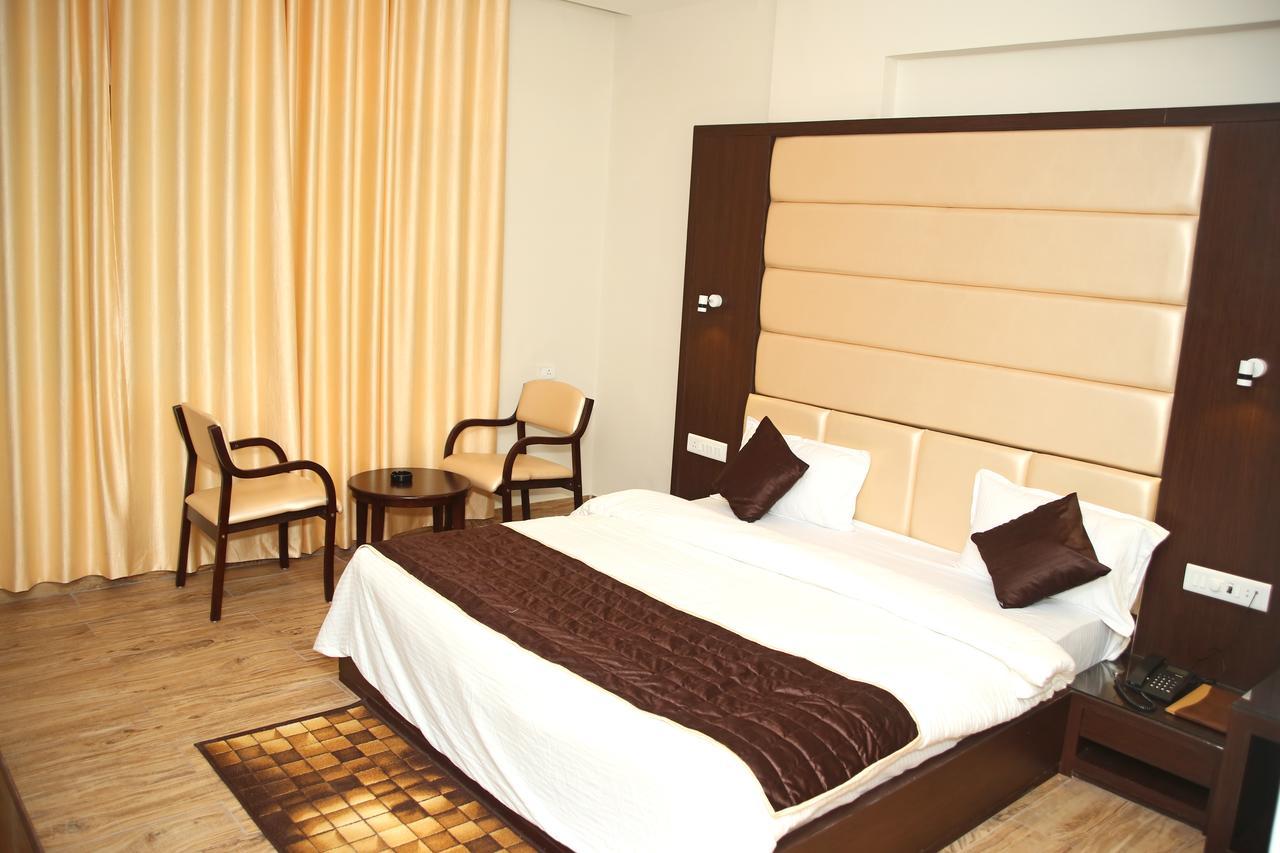Hotel Lavanya Palace Ratlam Ngoại thất bức ảnh