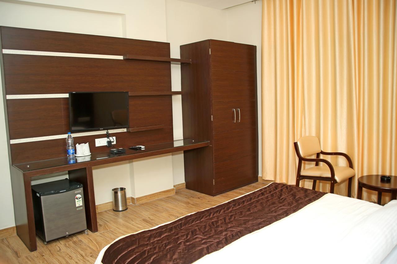 Hotel Lavanya Palace Ratlam Ngoại thất bức ảnh